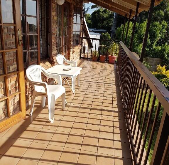 Номер Стандарт Вид на Бассейн, Fig Tree Manor Self Catering