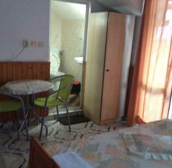 חדר סטנדרט עם מרפסת, Central Guesthouse