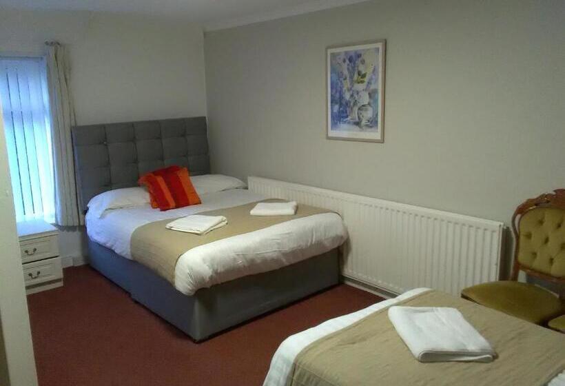 Quarto Triplo Comfort, Clifton Hotel & Bar Newcastle