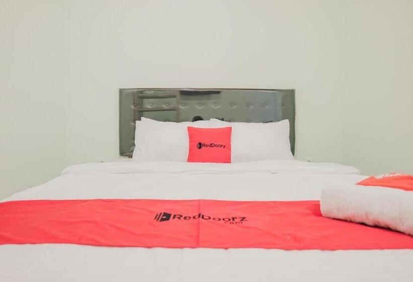 Номер Deluxe, Reddoorz @ Jalan Pangeran Antasari Lampung 2