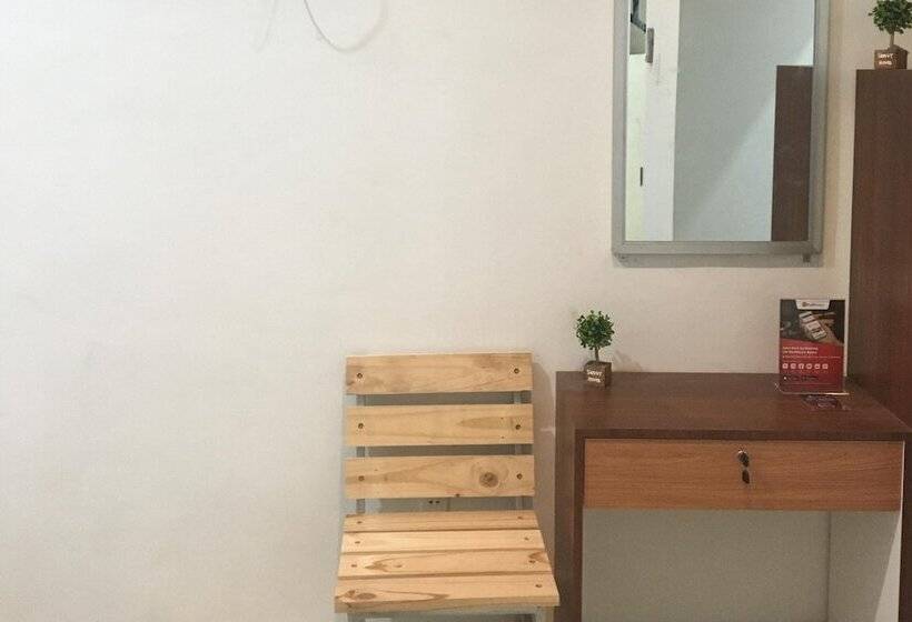 Номер Стандарт, Reddoorz Near Institut Kesehatan Helvetia