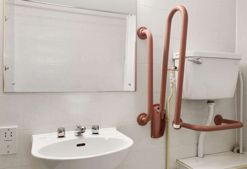 Номер Стандарт 2 Двуспальные Кровати, Days Inn By Wyndham Sevenoaks Clacket Lane