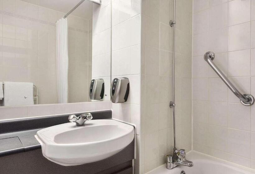 Номер Стандарт, Days Inn By Wyndham Sevenoaks Clacket Lane