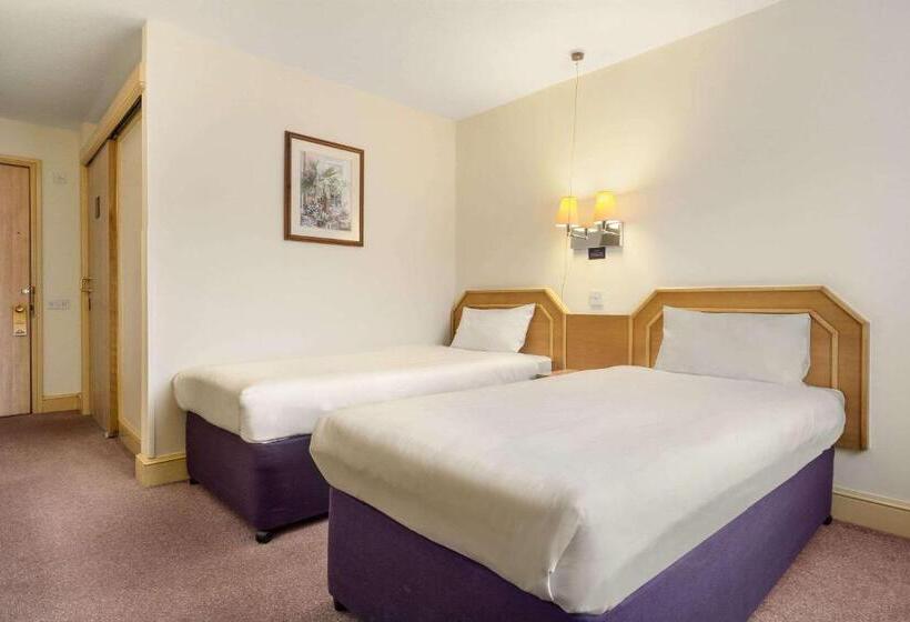 Номер Стандарт, Days Inn By Wyndham Sevenoaks Clacket Lane