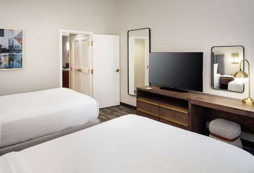 스위트, Embassy Suites By Hilton Fort Myers Estero