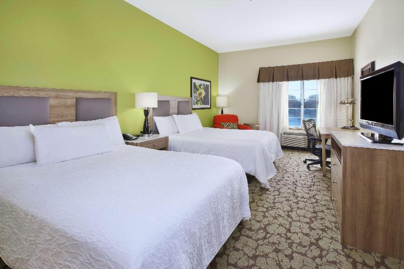 اتاق لوکس با چشم‌انداز دریاچه, Hilton Garden Inn Wichita