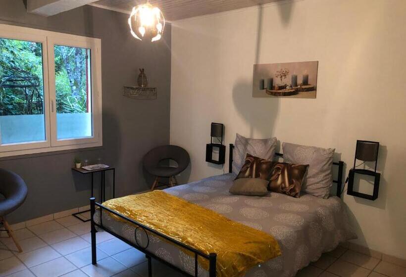 Standard room with outdoor bath, Domaine Pierrot