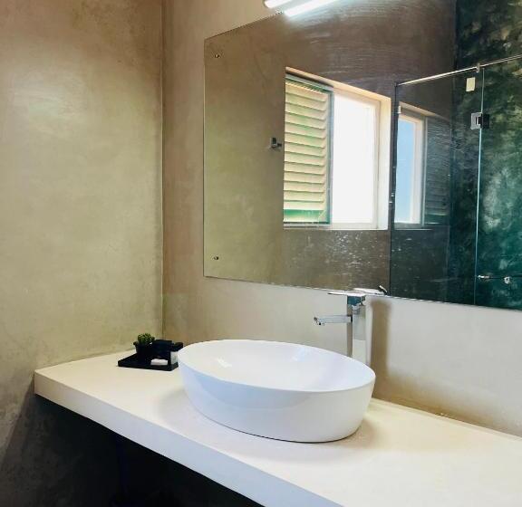 Номер Deluxe, J Leaf Hotel By Blue Bird