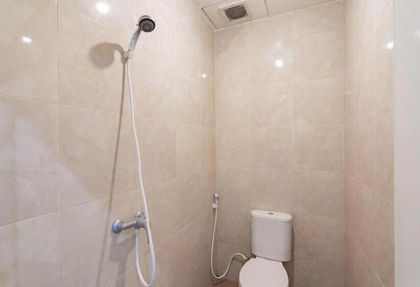 Номер Стандарт, Reddoorz Near Prujakan Station Cirebon
