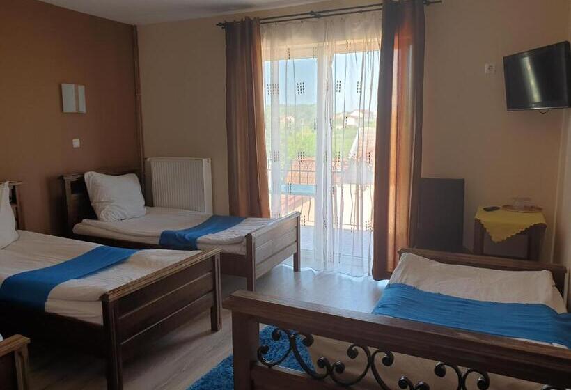 Четырехместный Номер Стандарт, Pension Regent Green Leaf