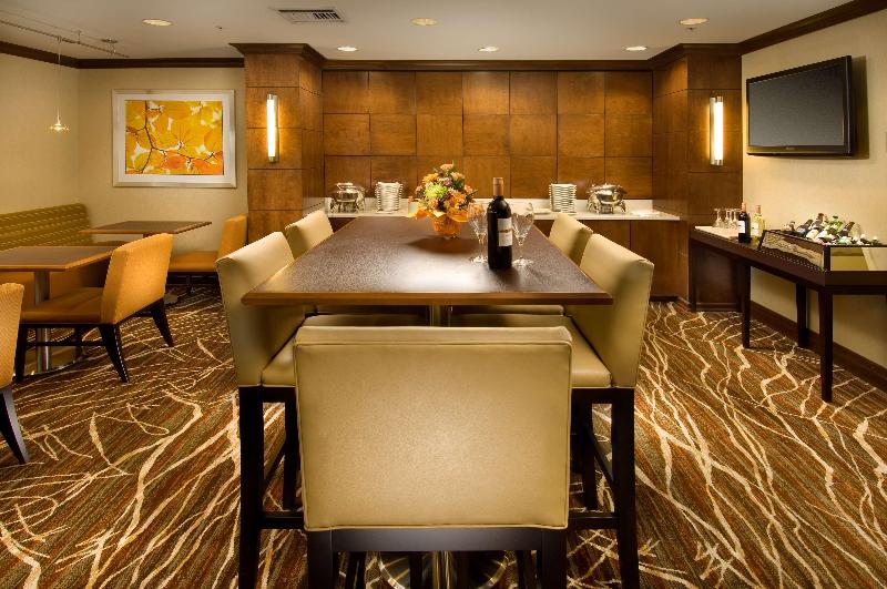 이그제큐티브 룸 킹사이즈 침대, Doubletree By Hilton  Sterling  Dulles Airport