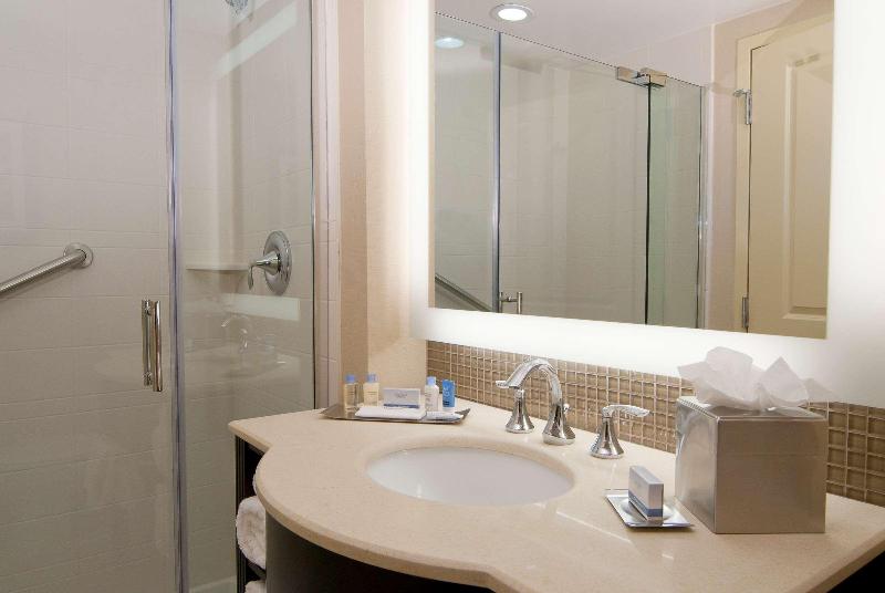 스탠다드 룸 킹사이즈 침대, Doubletree By Hilton  Sterling  Dulles Airport