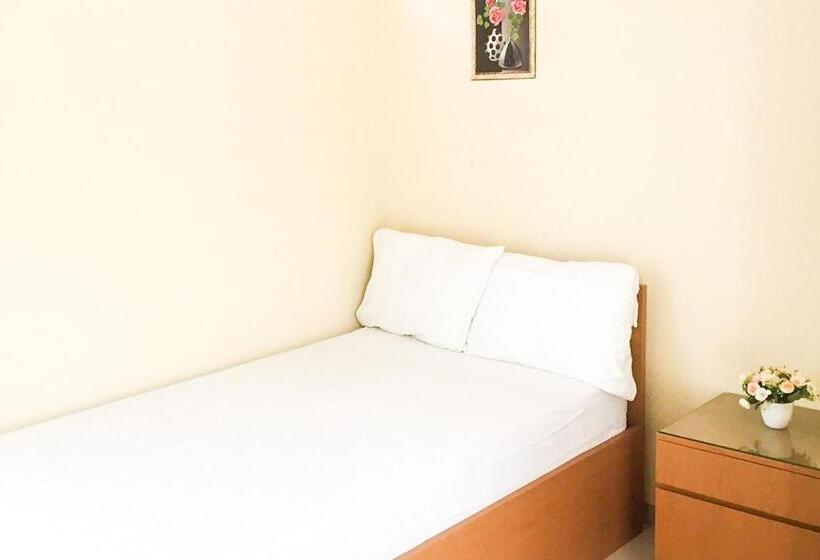 Номер Стандарт, Muzdalifa Syariah Near Alun Alun Gresik Mitra Reddoorz