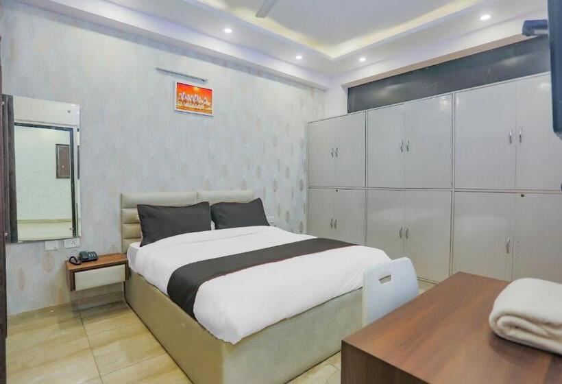 Трехместный Номер Классика, Collection O 78374 Collection O Essendi Hospitalities Llp