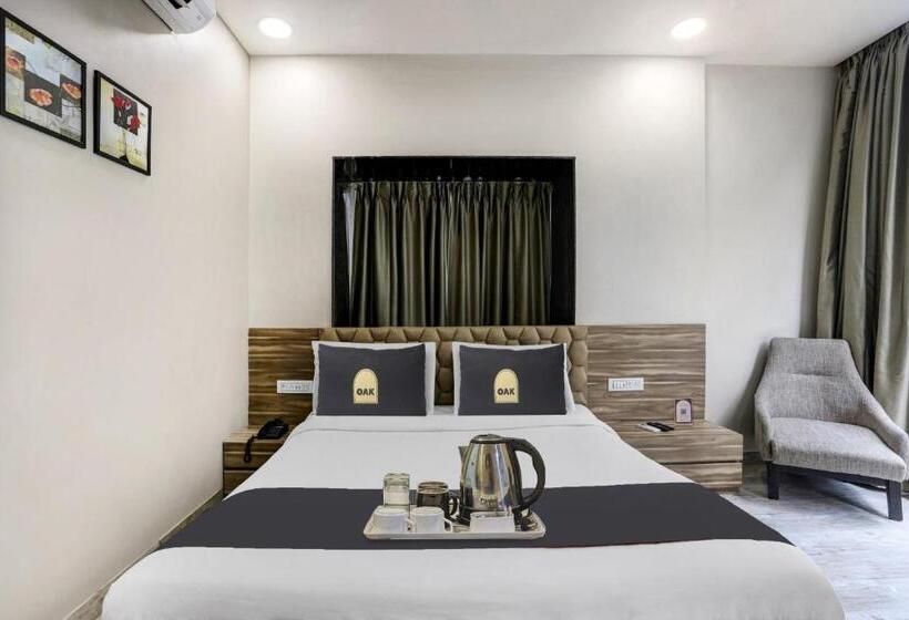 חדר קלאסי לשלושה, Super Townhouse Oak Shubhham Regency