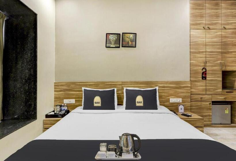 חדר קלאסי לשלושה, Super Townhouse Oak Shubhham Regency