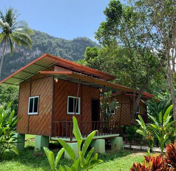 Номер Стандарт с Балконом, Khaosok Bamboo Huts Resort