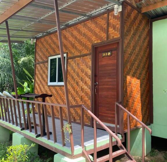 Номер Стандарт с Балконом, Khaosok Bamboo Huts Resort