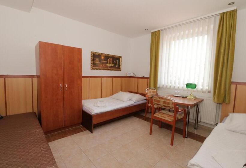 家庭房间共用浴室, Penzion HŮrka
