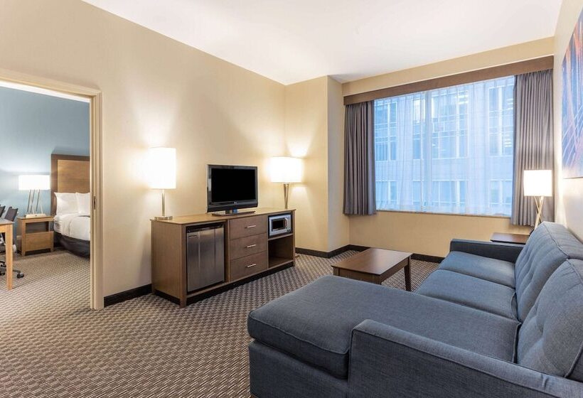Suite, La Quinta By Wyndham Chicago Downtown