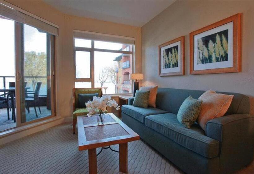 Suite with lake view, Watermark Beach Resort