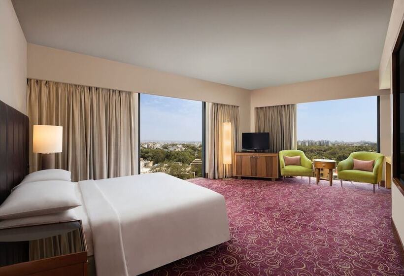 高级客房, Courtyard By Marriott Hyderabad