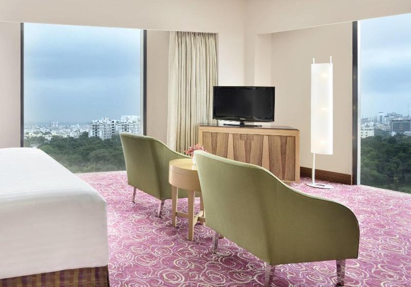 高级客房, Courtyard By Marriott Hyderabad