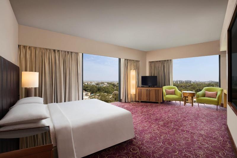 高级客房, Courtyard By Marriott Hyderabad