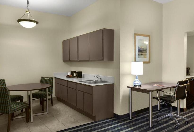Номер Executive Кровать Кинг, Sky Point Hotel & Suites   Atlanta Airport