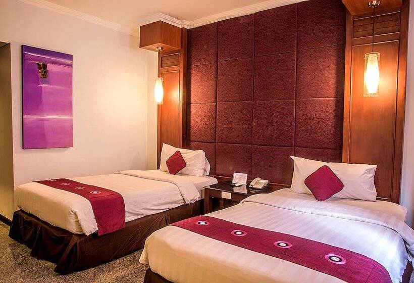 اتاق لوکس با چشم‌انداز استخر, Famous Hotel Kuta Formerly Permata Kuta