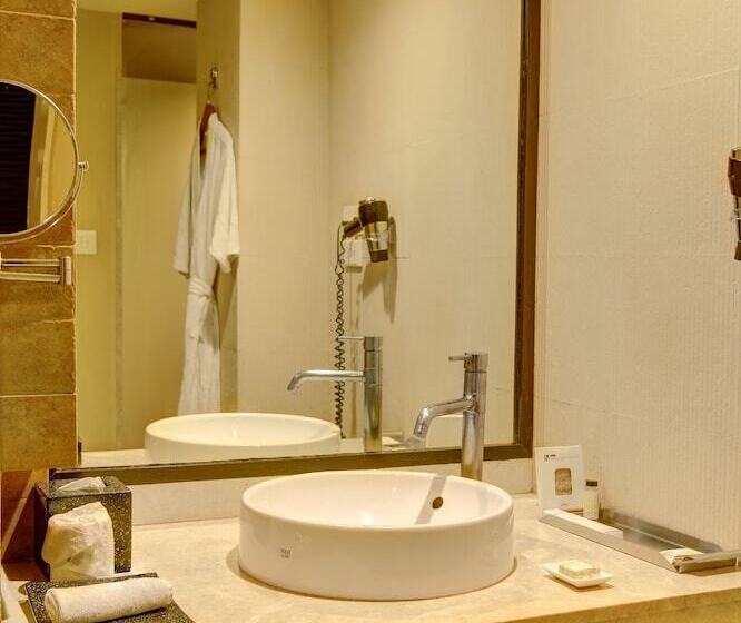 Номер Клуб, Mosaic Hotel, Noida