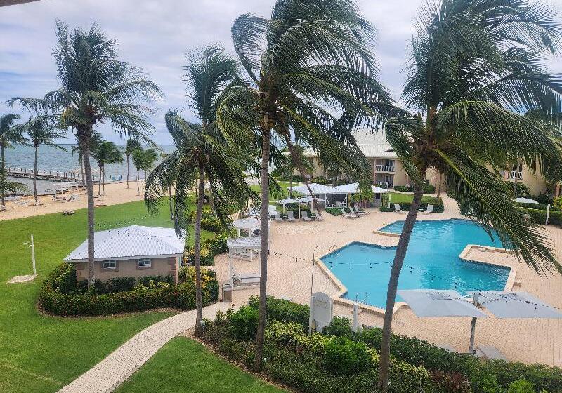 اتاق استاندارد با تخت بزرگ, Holiday Inn Resort Grand Cayman, An Ihg