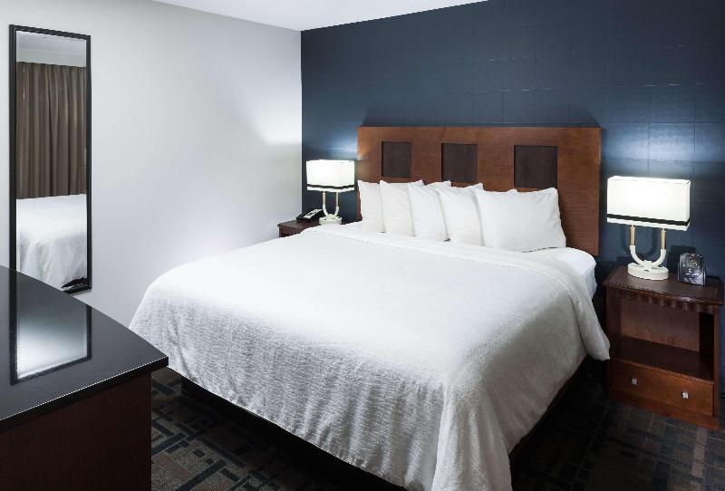 Люкс Кровать Кинг, Embassy Suites Anchorage