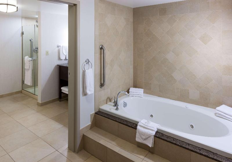 Люкс Кровать Кинг, Embassy Suites Anchorage