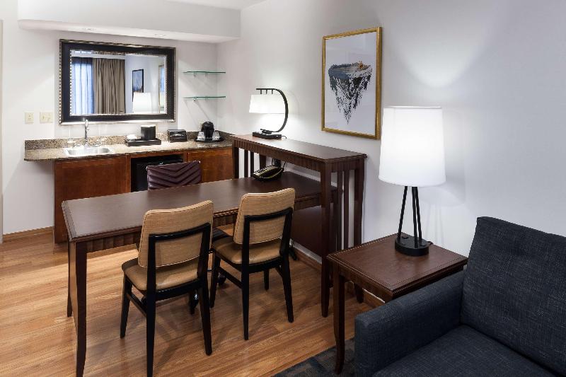 Люкс 2 Спальни, Embassy Suites Anchorage