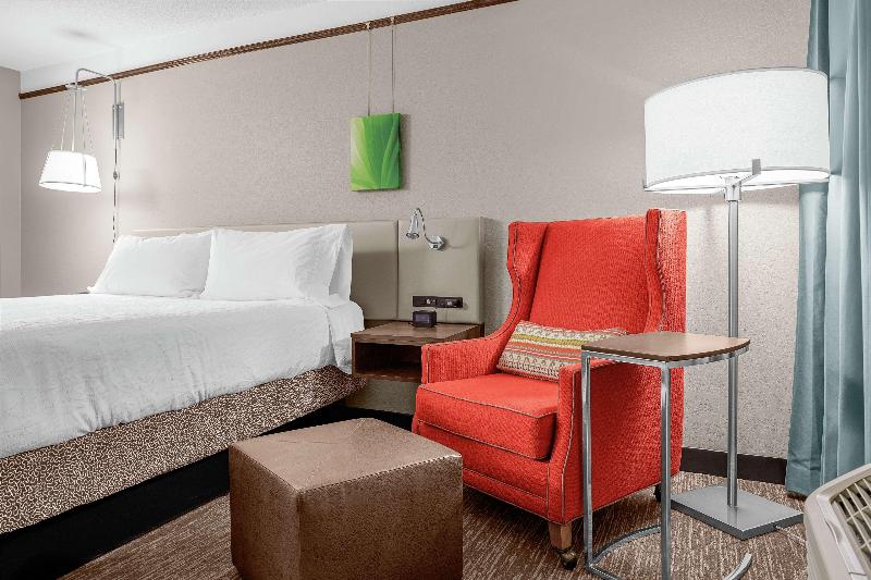 带大床的标准间, Hilton Garden Inn Wilmington Mayfaire Town Center