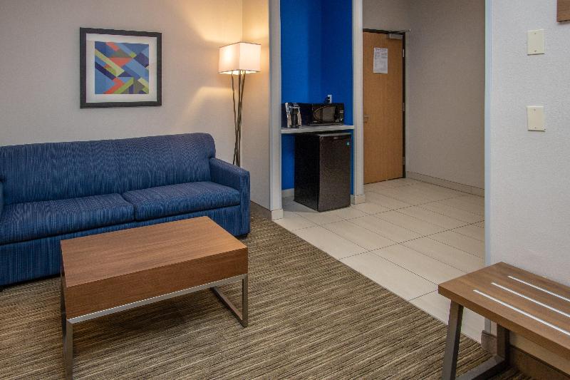 Люкс Executive Кровать Кинг, Holiday Inn Express Hotel & Suites Roseville   Galleria Area, An Ihg