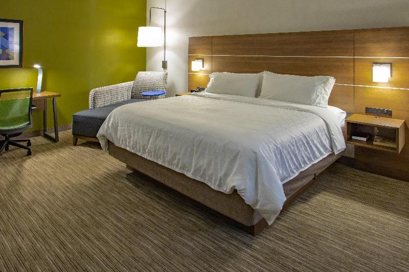 Люкс Executive Кровать Кинг, Holiday Inn Express Hotel & Suites Roseville   Galleria Area, An Ihg