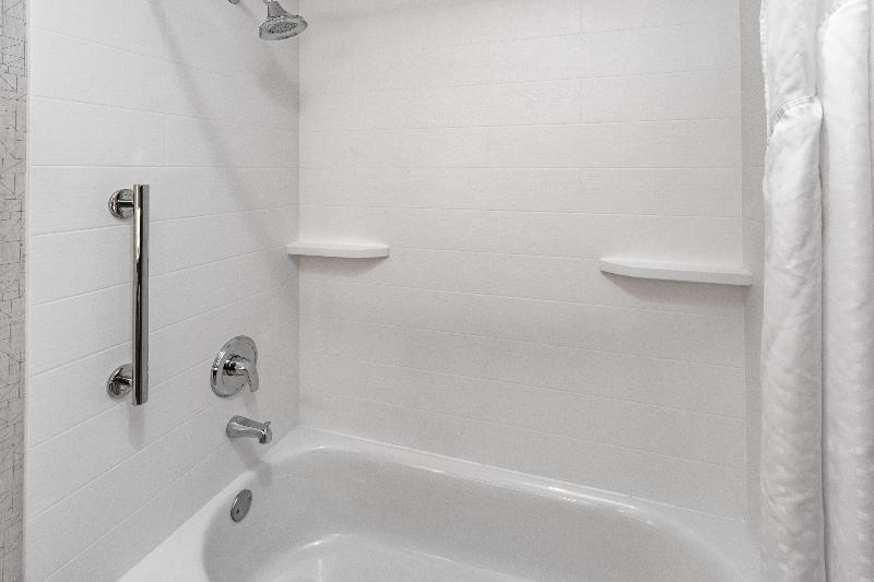 Люкс Executive Кровать Кинг, Holiday Inn Express Hotel & Suites Roseville   Galleria Area, An Ihg