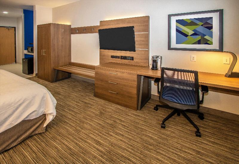 Стандартный Номер Кровать Кинг, Holiday Inn Express Hotel & Suites Roseville   Galleria Area, An Ihg