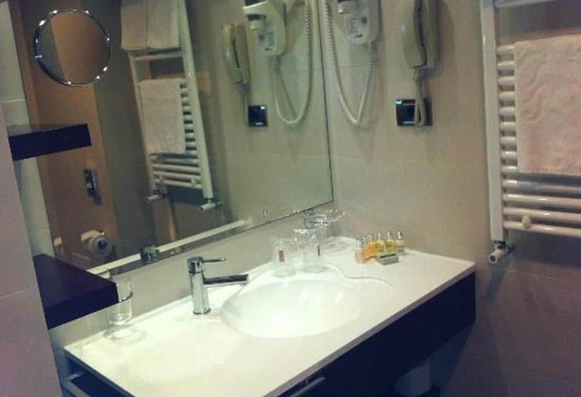 Junior Suite cu Vedere Laterală la Mare, Vega