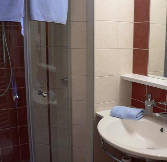 Четырехместный Номер Стандарт, Die Lilie / Hotel Garni