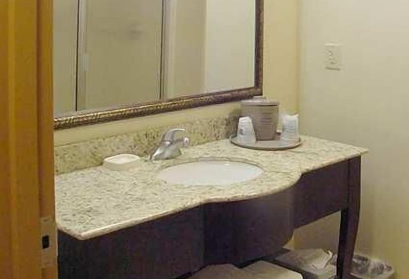 Номер Стандарт Внутренний, Hampton Inn & Suites Fredericksburg