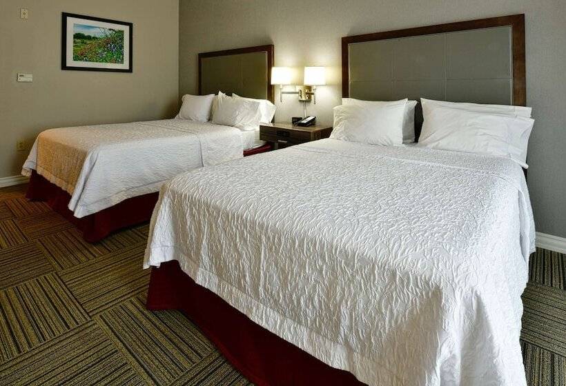 Номер Стандарт с Балконом, Hampton Inn & Suites Fredericksburg