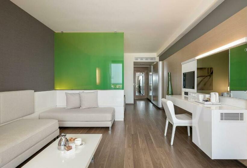 Семейный Номер, Avra Imperial