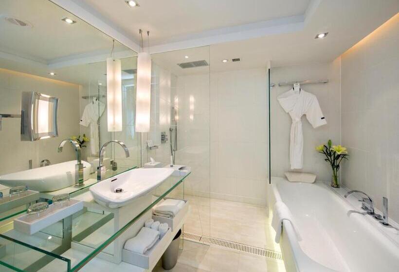 Номер Deluxe Кровать Кинг с Видом, Le Méridien Gurgaon, Delhi Ncr