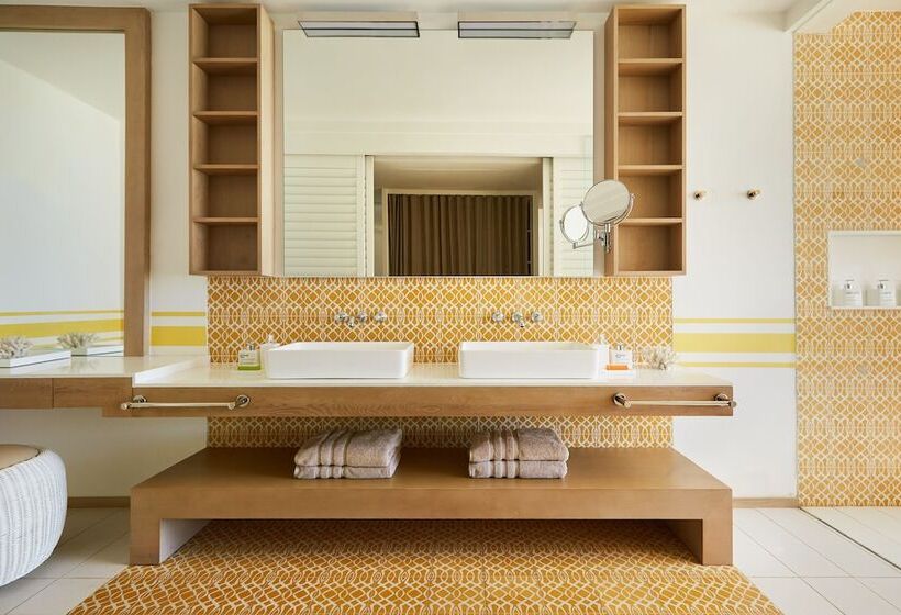 Полулюкс, Lux Grand Gaube Resort & Villas