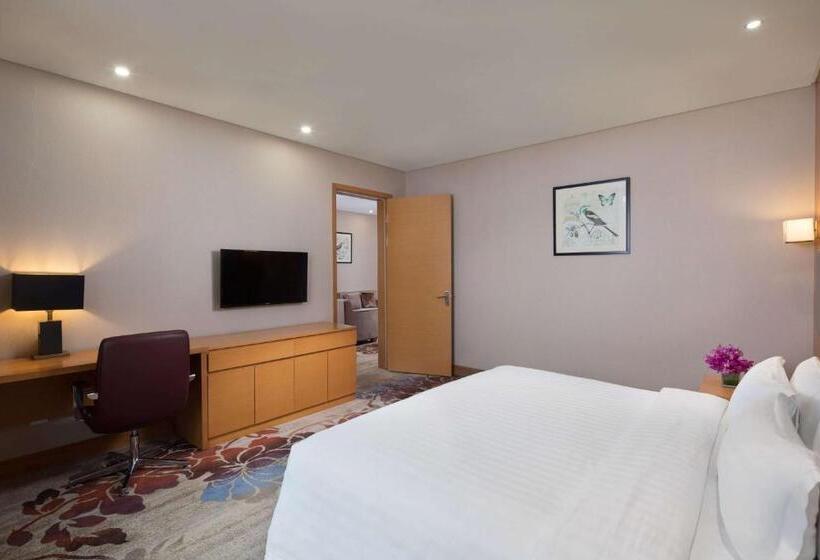 Люкс Executive Кровать Кинг, Ramada By Wyndham Beijing Airport