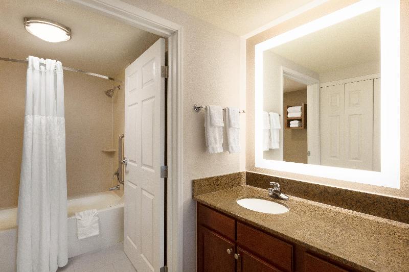 キングサイズベッドのスイートルーム, Staybridge Suites Tampa East  Brandon, An Ihg