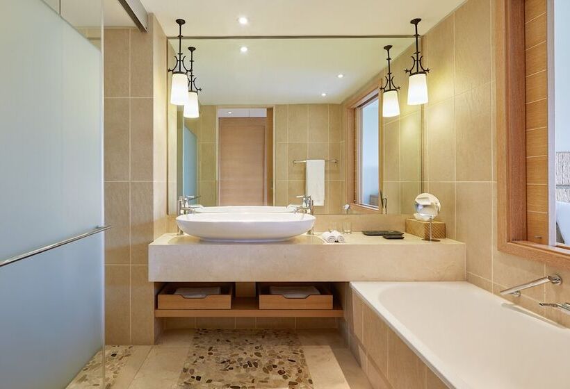 Номер Deluxe Вид на Море Боковой, The Westin Resort Costa Navarino